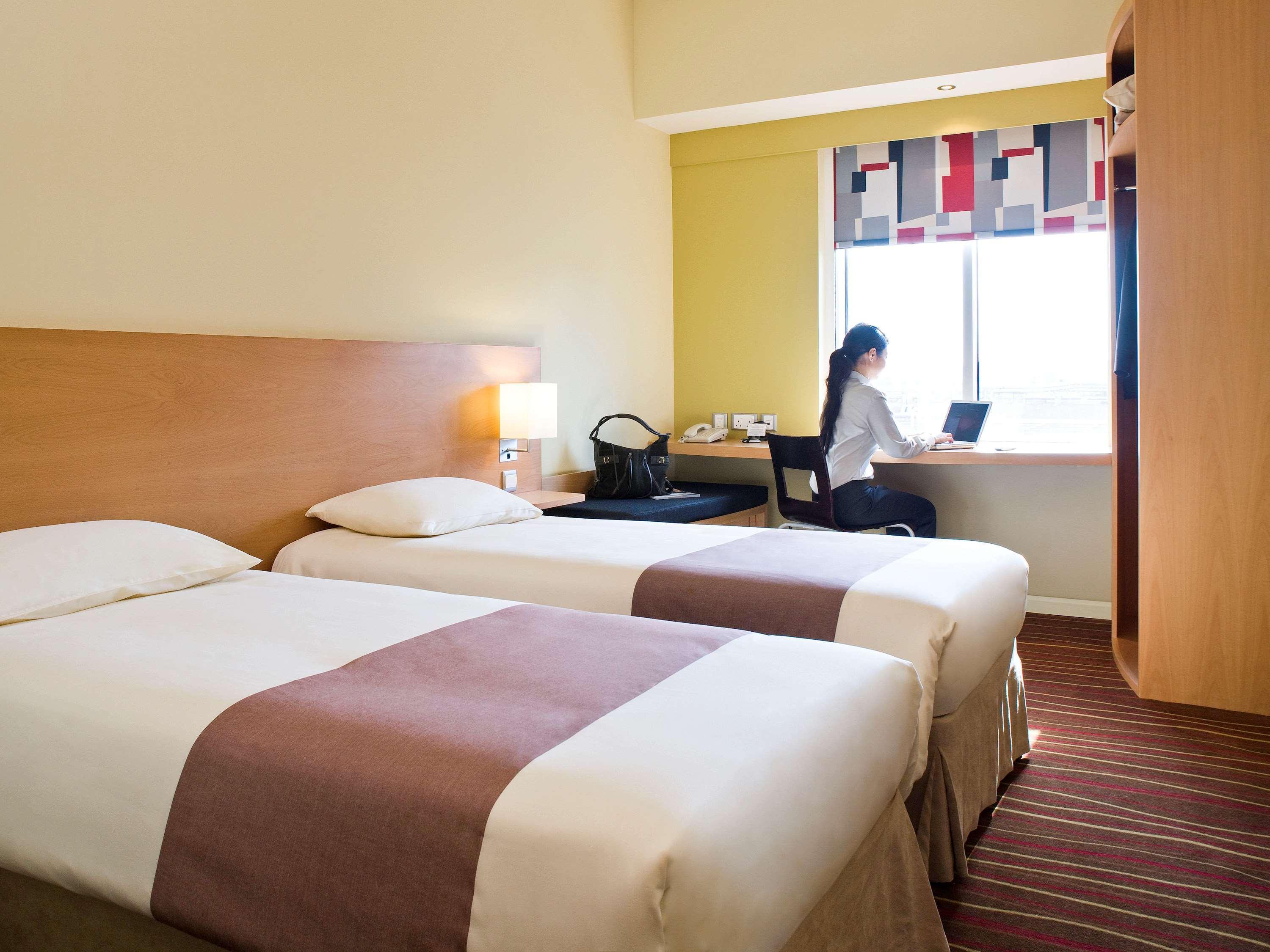 Hotel Ibis Deira Creekside Dubái Exterior foto